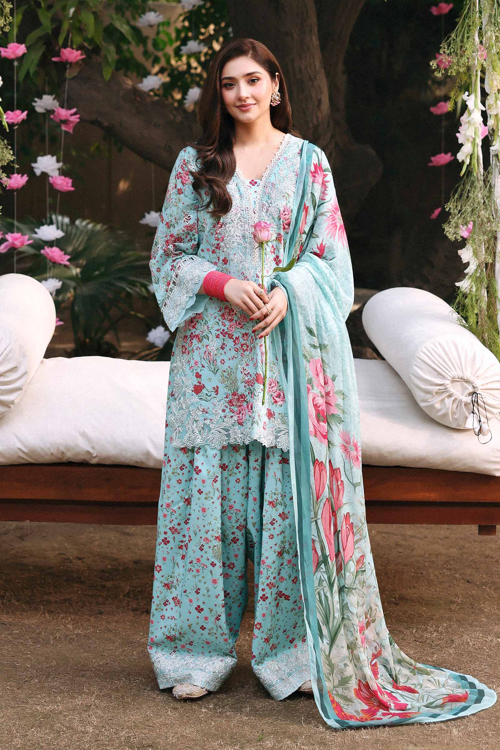 LUXURY LAWN 24